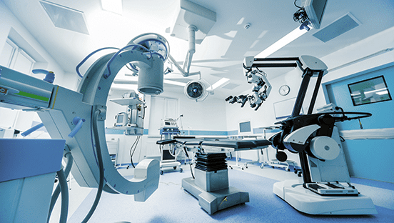 Medizinische Geräte eines Operationssaal